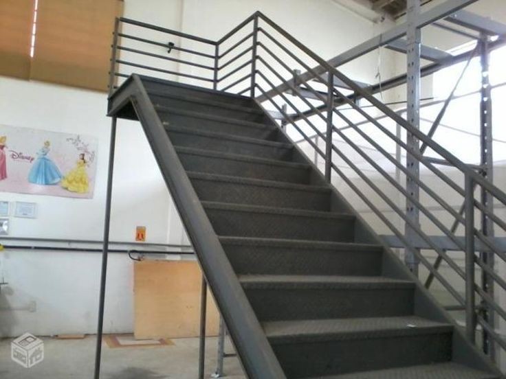 Escada com Corrimão